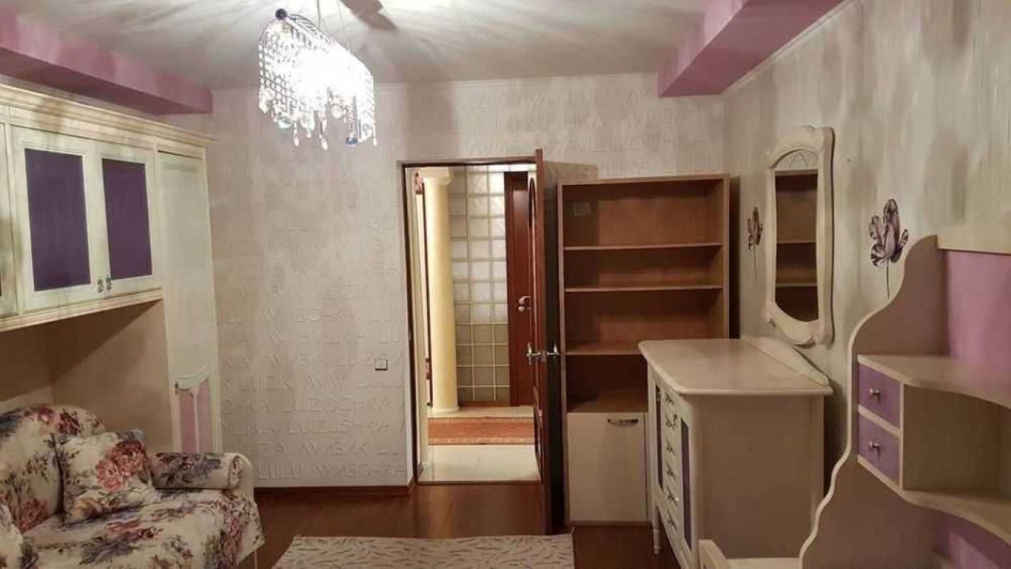 Продаж 3 кімнатної квартири 92 кв. м, Михайла Задніпровського вул. 28а