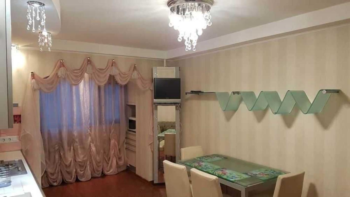 Продаж 3 кімнатної квартири 92 кв. м, Михайла Задніпровського вул. 28а