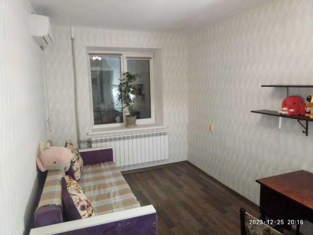 Long term rent 2 bedroom-(s) apartment Novhorodska Street 44