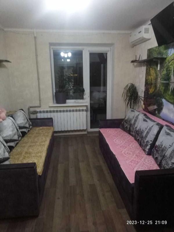 Long term rent 2 bedroom-(s) apartment Novhorodska Street 44