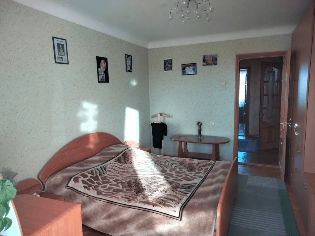 Sale 3 bedroom-(s) apartment 89 sq. m., Novhorodska Street 18