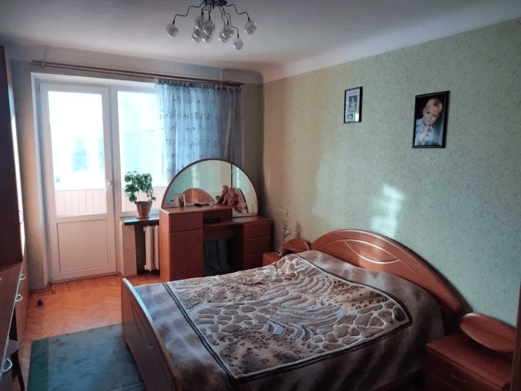 Продажа 3 комнатной квартиры 89 кв. м, Новгородская ул. 18
