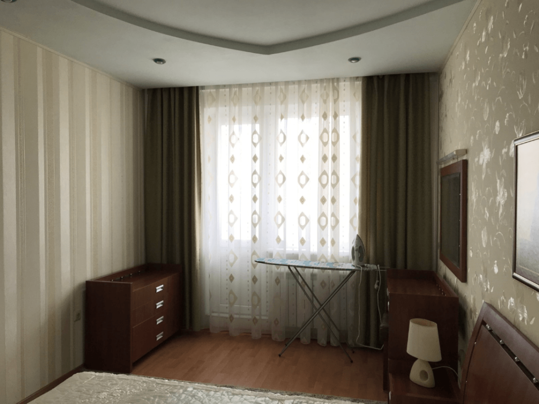 Sale 3 bedroom-(s) apartment 70 sq. m., Heroiv Pratsi Street 28
