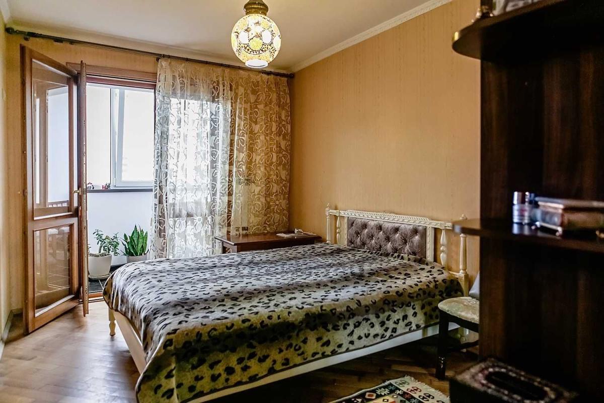 Продаж 3 кімнатної квартири 64 кв. м, Ахсарова вул. 11а