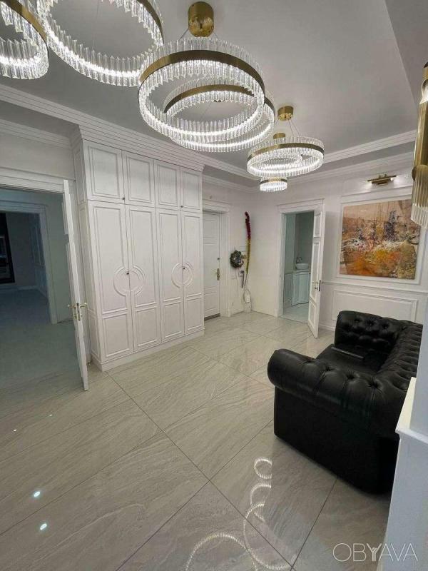 Продаж 2 кімнатної квартири 170 кв. м, Сумська вул. 130
