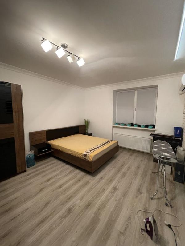 Продаж 2 кімнатної квартири 80 кв. м, Мирна вул. 19