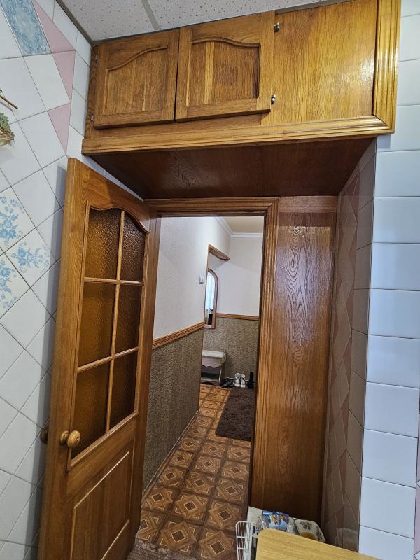 Продаж 3 кімнатної квартири 74 кв. м, Амосова вул. 1