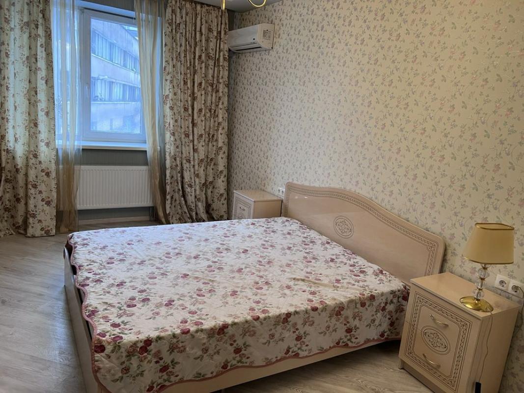 Продаж 1 кімнатної квартири 57 кв. м, Молочна вул. (Кірова) 34