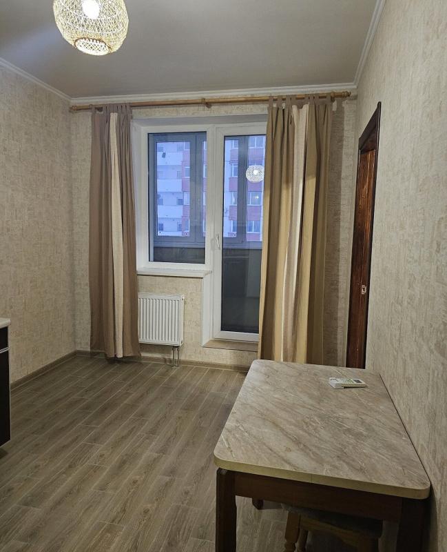 Продаж 1 кімнатної квартири 41 кв. м, Тракторобудівників просп. 94в