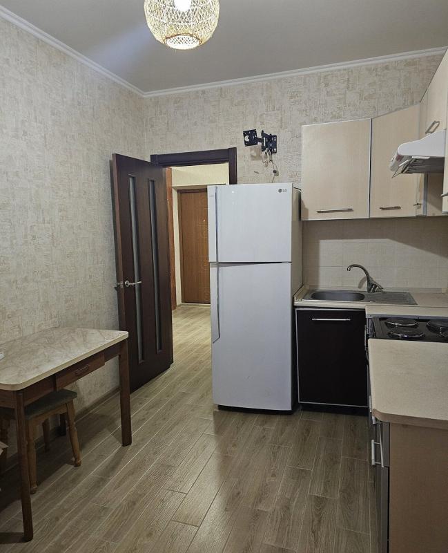 Продаж 1 кімнатної квартири 41 кв. м, Тракторобудівників просп. 94в