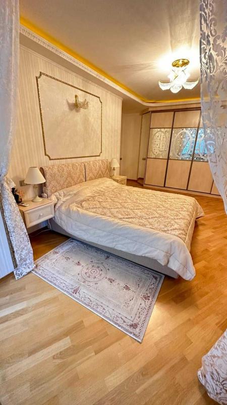 Долгосрочная аренда 3 комнатной квартиры Шелковичная ул. 29