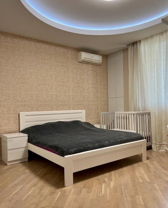 Sale 3 bedroom-(s) apartment 103 sq. m., Olimpiyska Street 10б