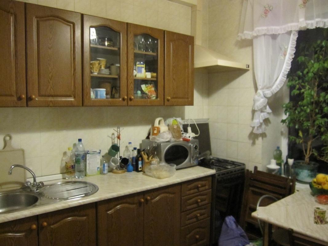 Sale 3 bedroom-(s) apartment 74 sq. m., Vorobiova Street