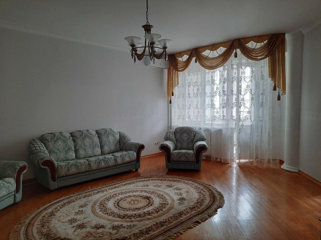 Long term rent 3 bedroom-(s) apartment Profesora Pidvysotskoho Street 4