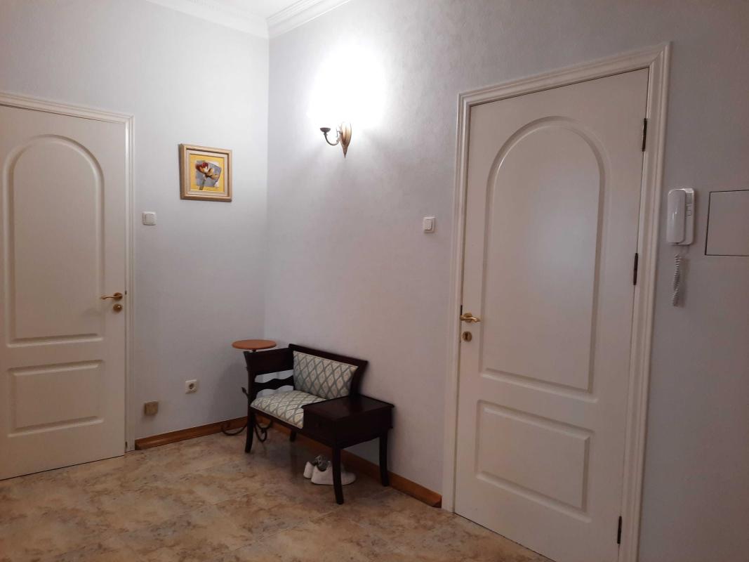 Long term rent 3 bedroom-(s) apartment Profesora Pidvysotskoho Street 4