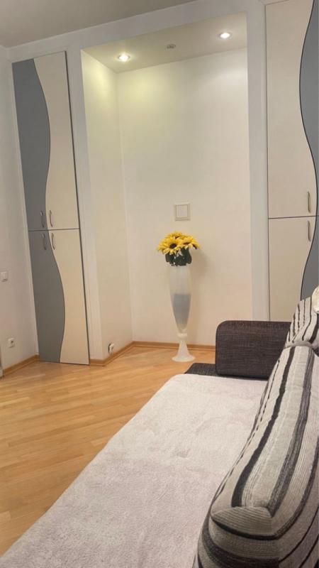Long term rent 4 bedroom-(s) apartment Shovkovychna Street 32/34
