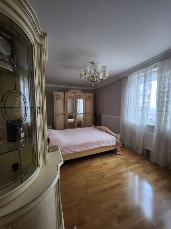 Long term rent 3 bedroom-(s) apartment Tbiliskyi Lane 1