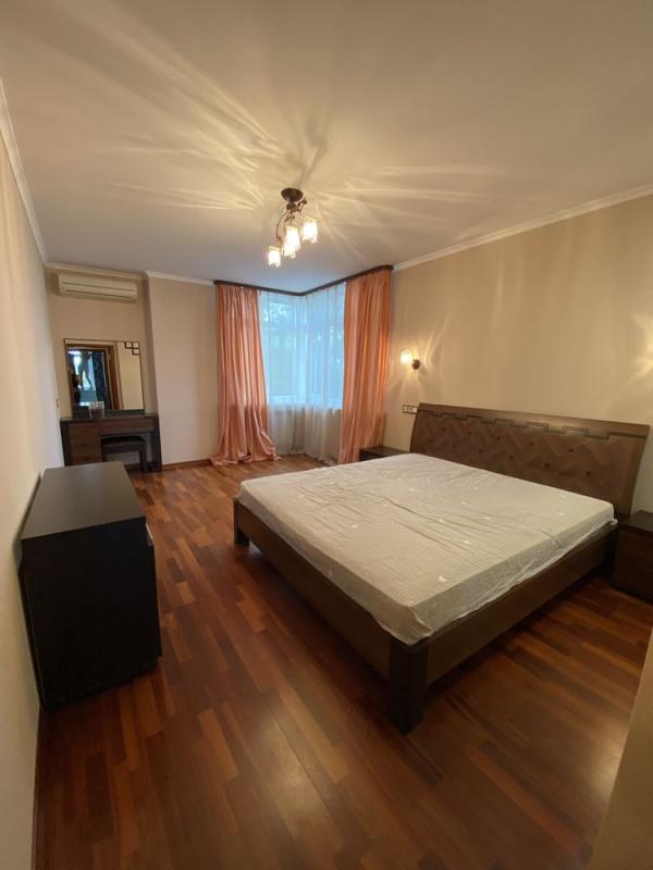 Long term rent 4 bedroom-(s) apartment Holosiivskyi Avenue (40-richchia Zhovtnia Avenue) 130/57