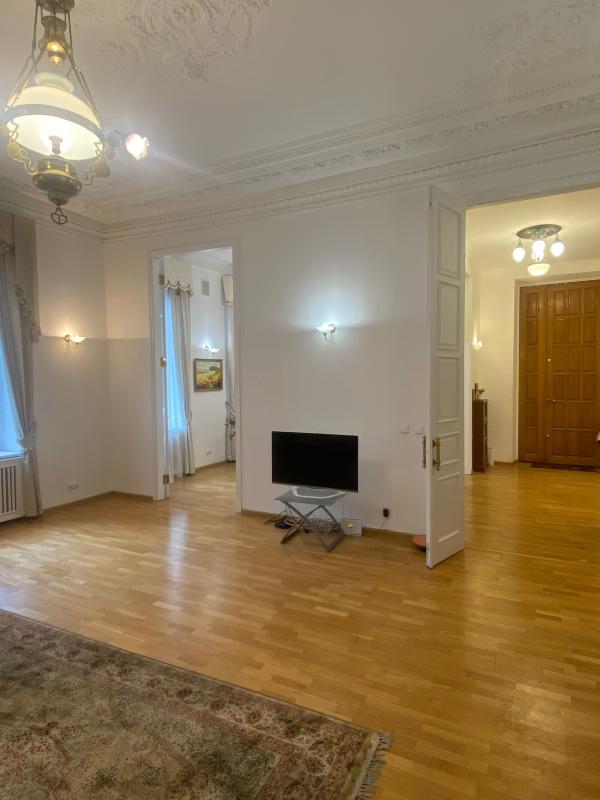 Long term rent 6 bedroom-(s) apartment Yaroslaviv Val Street 19