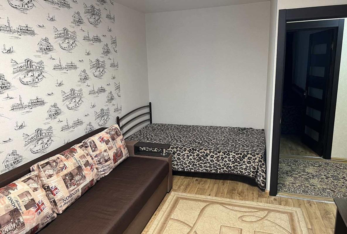 Sale 3 bedroom-(s) apartment 65 sq. m., Valentynivska street 18