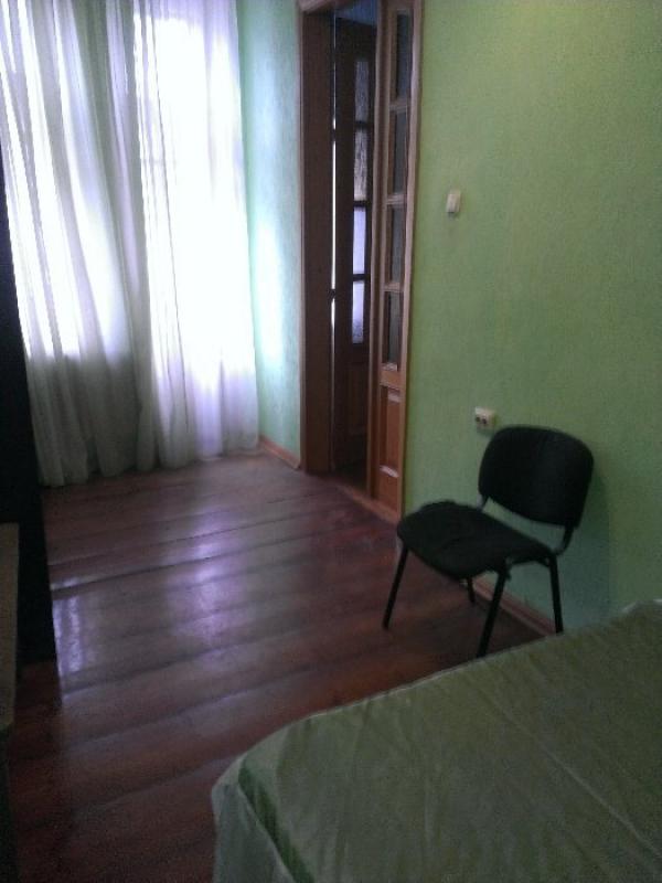 Long term rent 5 bedroom-(s) apartment Svobody Street 18