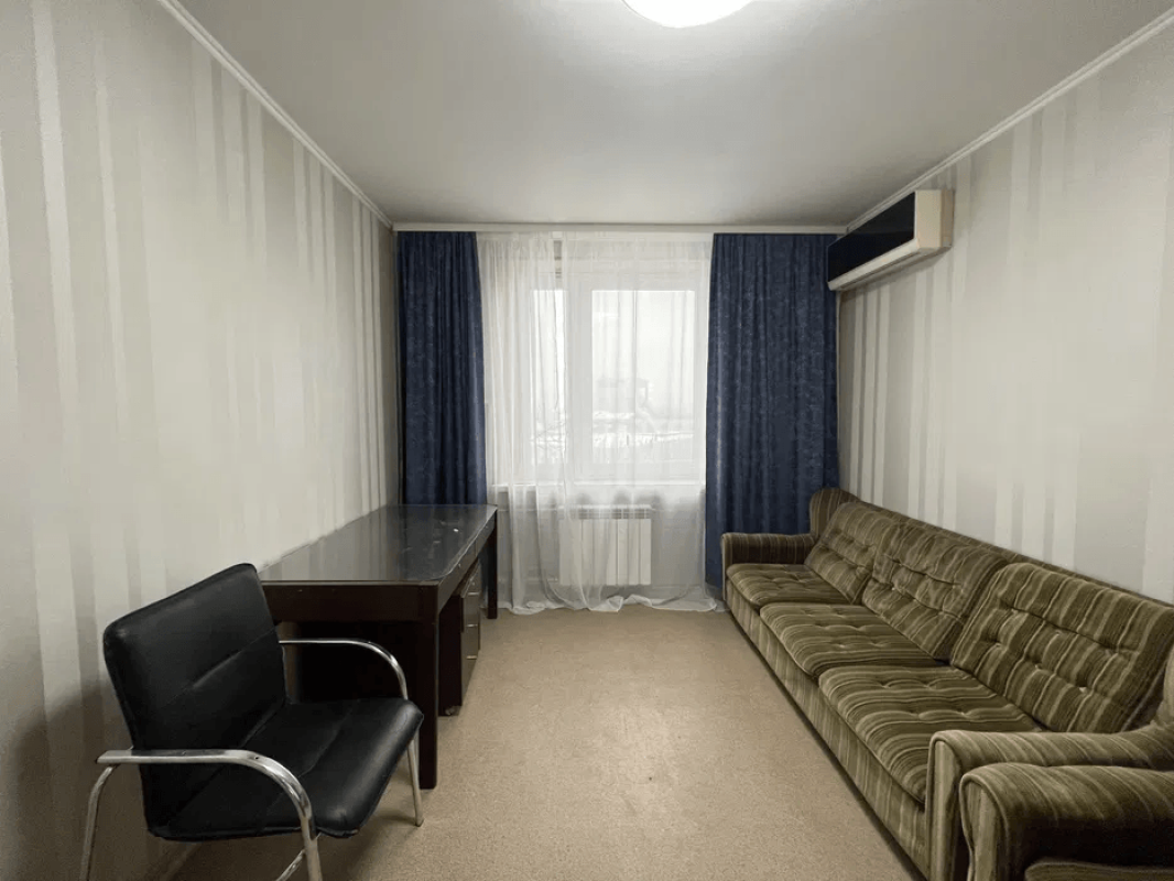 Long term rent 3 bedroom-(s) apartment Yuriia Haharina Avenue 39