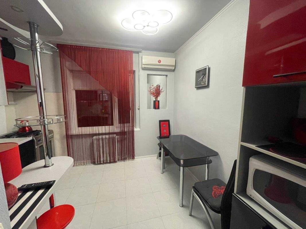 Long term rent 2 bedroom-(s) apartment Zdolbunivska Street 3г
