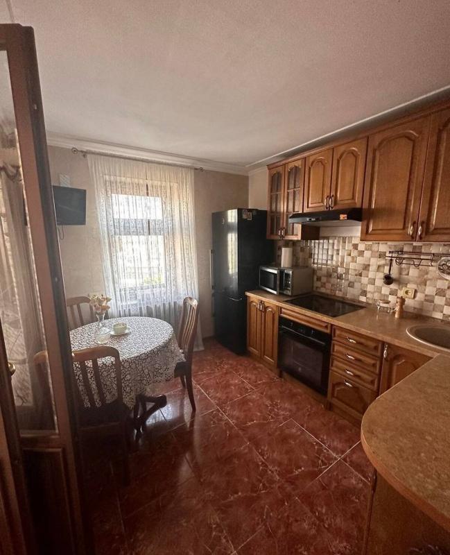 Sale 3 bedroom-(s) apartment 74 sq. m., Vernadskoho Street 1