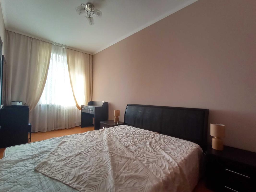 Long term rent 2 bedroom-(s) apartment Hryhoriya Chuprynky street (Chudnovskoho Street) 6
