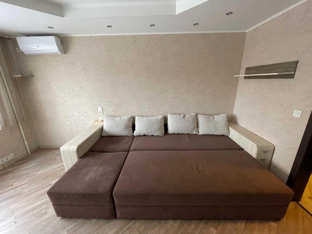 Long term rent 2 bedroom-(s) apartment Larysy Rudenko Street 13