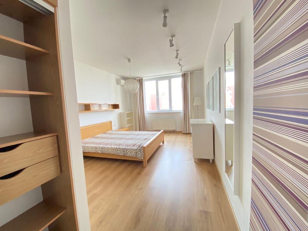 Long term rent 3 bedroom-(s) apartment Mykhaila Maksymovycha Street (Onufriia Trutenka Street) 3г