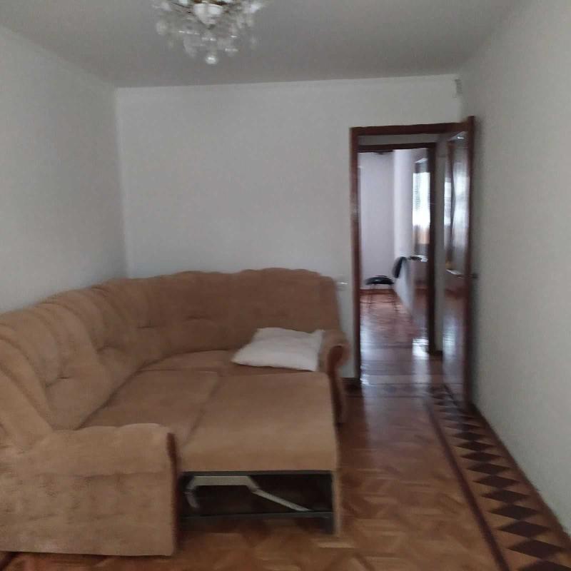 Long term rent 3 bedroom-(s) apartment Heroiv Pratsi Street 4г