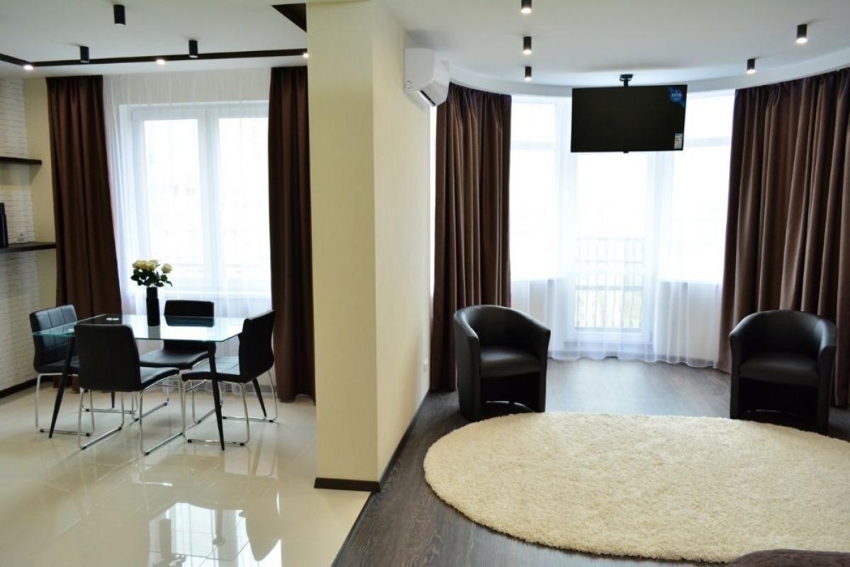 Long term rent 1 bedroom-(s) apartment Viacheslava Chornovola Street 27