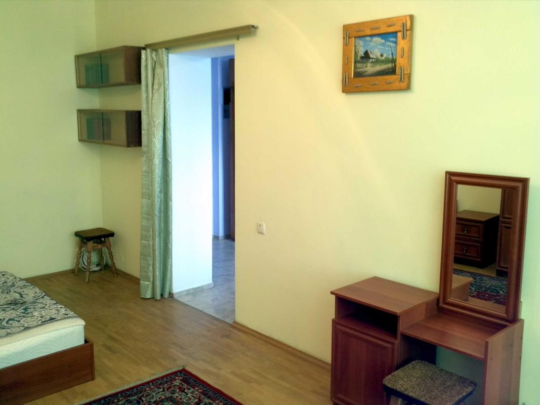 Long term rent 1 bedroom-(s) apartment Budivelnykiv Street 30