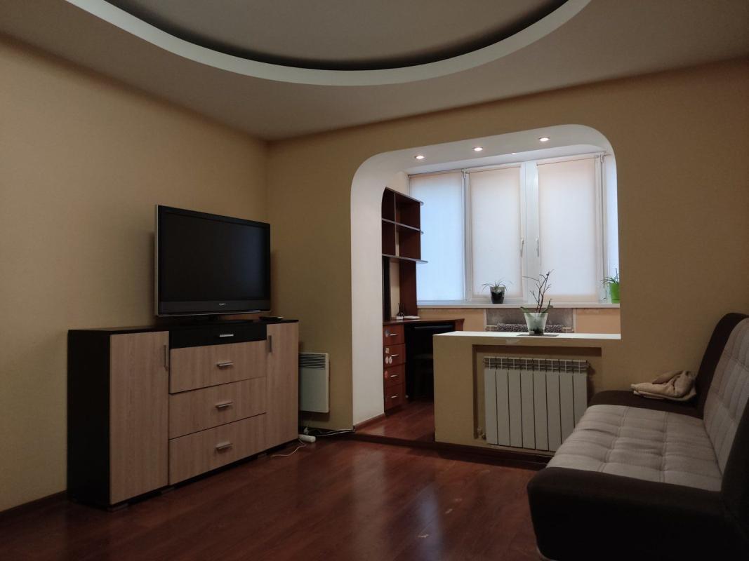 Long term rent 1 bedroom-(s) apartment Petra Hryhorenka Avenue 36