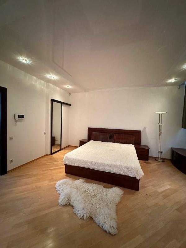 Long term rent 4 bedroom-(s) apartment Sribnokilska Street 3а