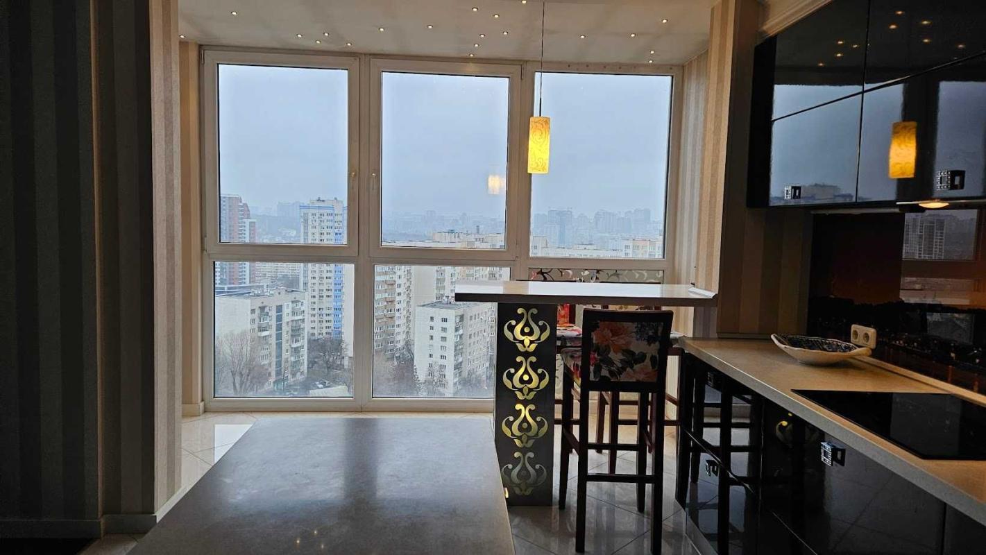 Long term rent 3 bedroom-(s) apartment Holosiivskyi Avenue (40-richchia Zhovtnia Avenue) 58