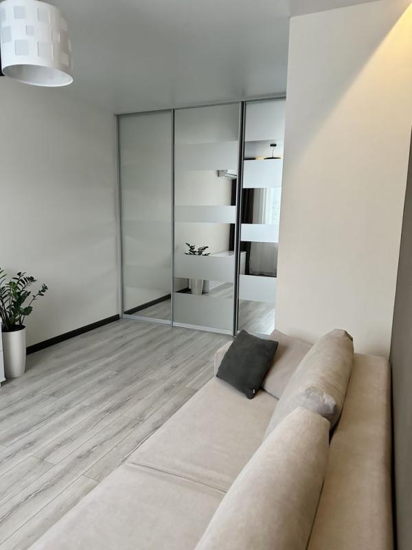 Sale 1 bedroom-(s) apartment 37 sq. m., Niutona Street 106