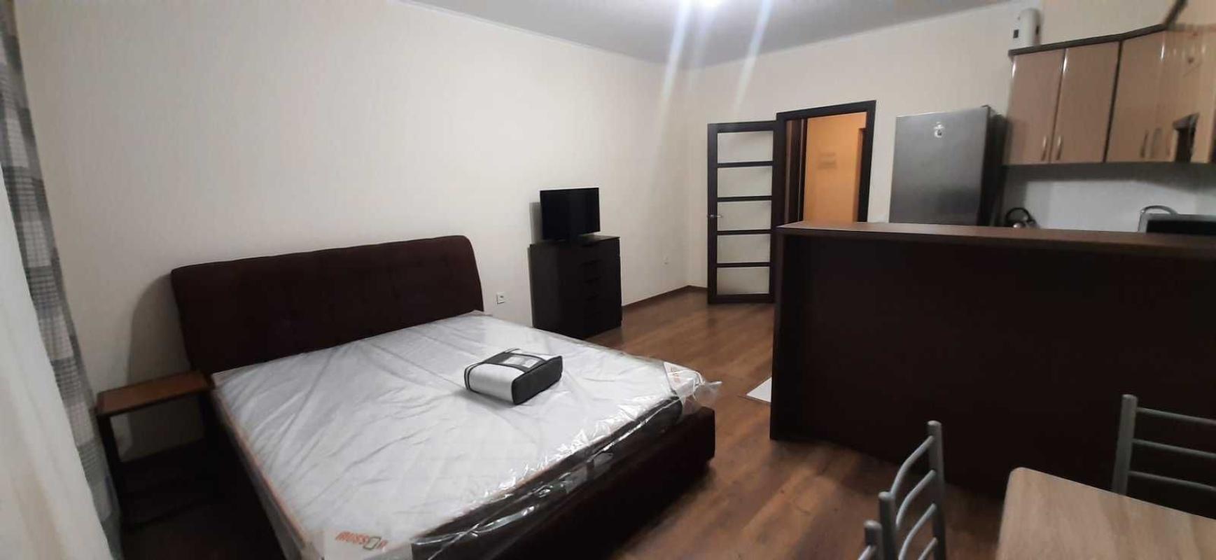 Sale 1 bedroom-(s) apartment 37 sq. m., Oleny Pchilky Street 3