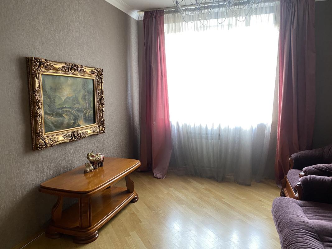 Long term rent 3 bedroom-(s) apartment Beresteiska Avenue (Peremohy Avenue) 30