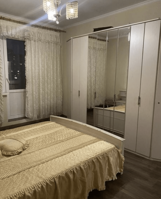 Long term rent 3 bedroom-(s) apartment Mykoly Bazhana Avenue 7б