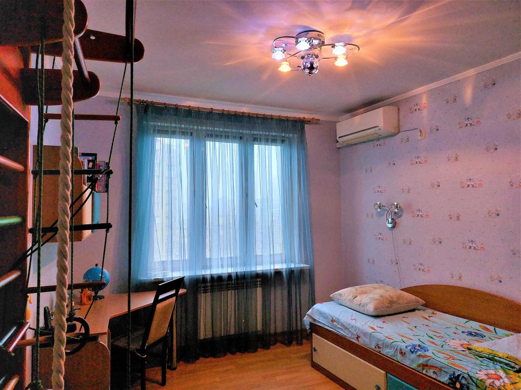 Долгосрочная аренда 3 комнатной квартиры Урловская ул. 11А