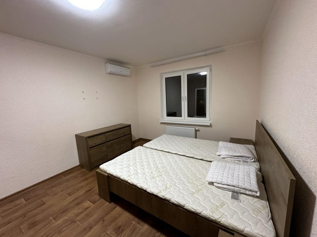 Sale 2 bedroom-(s) apartment 78 sq. m., Revutskoho Street 54