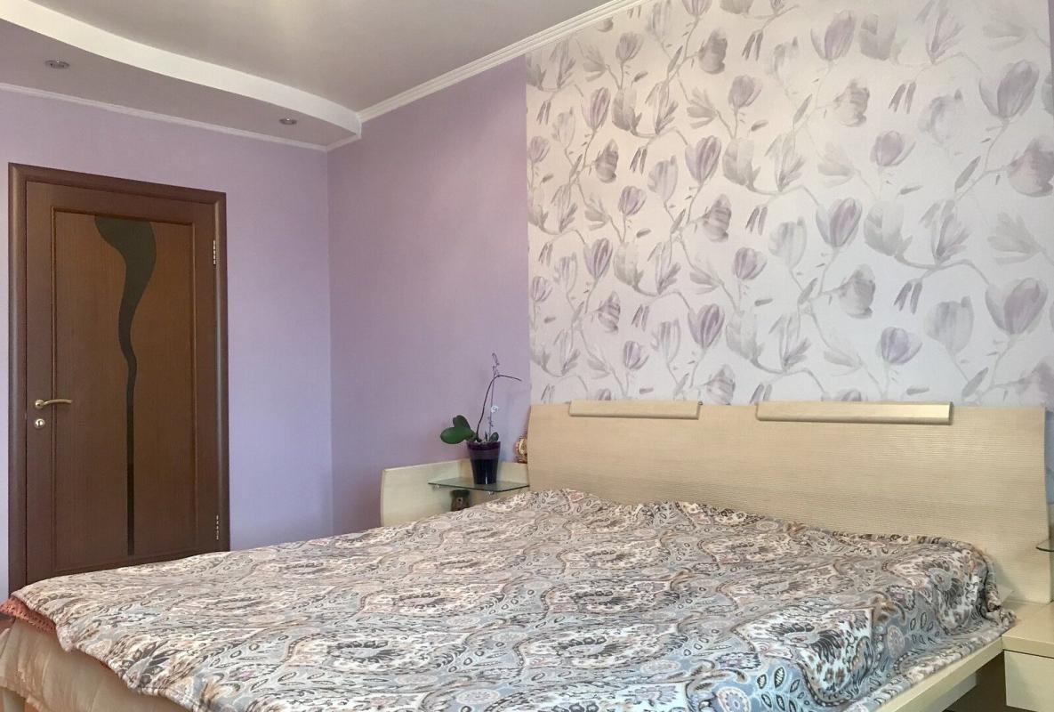 Long term rent 3 bedroom-(s) apartment Mykoly Bazhana Avenue 24/1