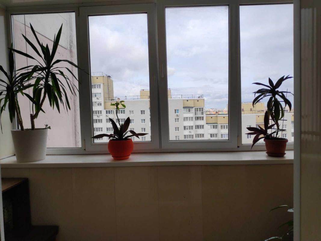 Long term rent 2 bedroom-(s) apartment Oleny Pchilky Street 2б