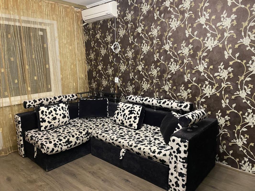 Long term rent 1 bedroom-(s) apartment Revutskoho Street 18а