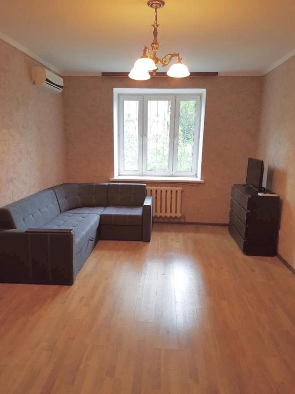 Долгосрочная аренда 2 комнатной квартиры Харьковское шоссе 58б