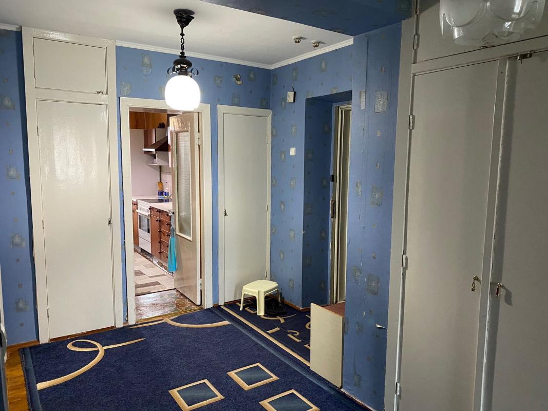 Long term rent 3 bedroom-(s) apartment Mytropolyta Andreia Sheptytskoho Street (Anatoliia Lunacharskoho Street) 3в