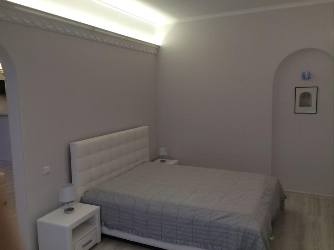 Long term rent 2 bedroom-(s) apartment Sichovykh Striltsiv Street (Artema Street) 50