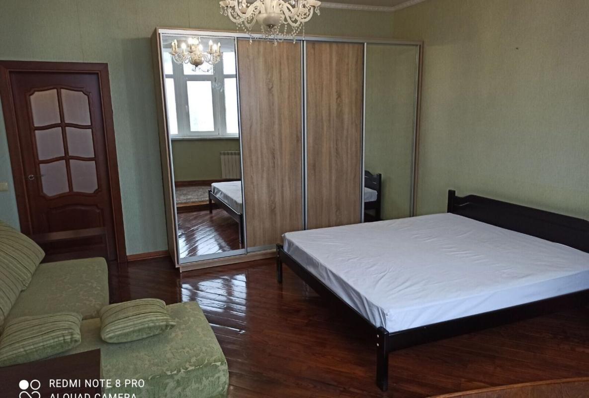 Long term rent 4 bedroom-(s) apartment Voloska Street 50/38